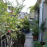 Rue De Paradis